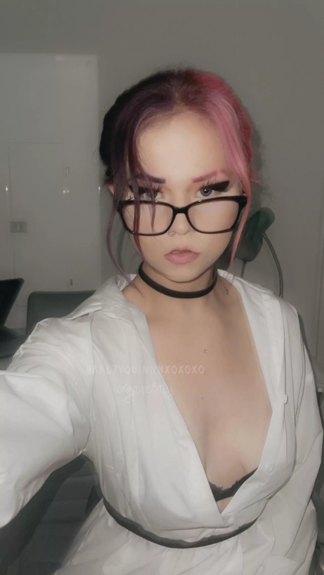 Pls stop scrolling & cum on my glasses ðŸ¥ºðŸ˜© posted by HarleyQuinnnXo