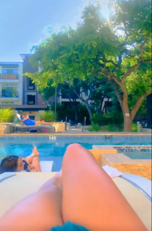 Poolside legs posted by babigemdlv