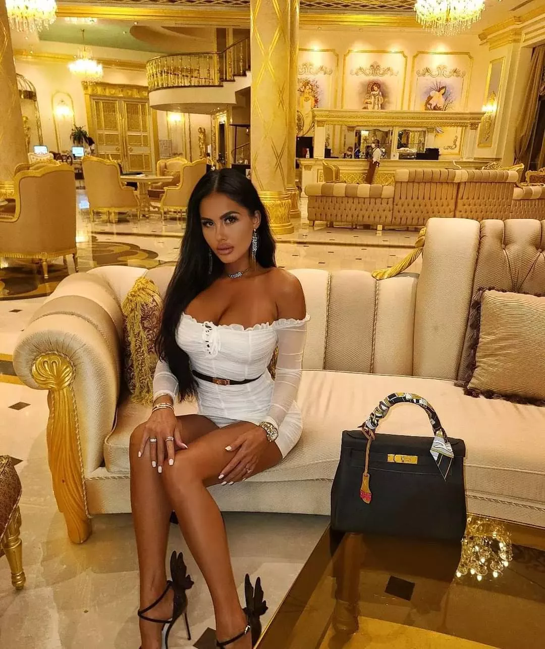 Posh Bimbo posted by PistolNaulls