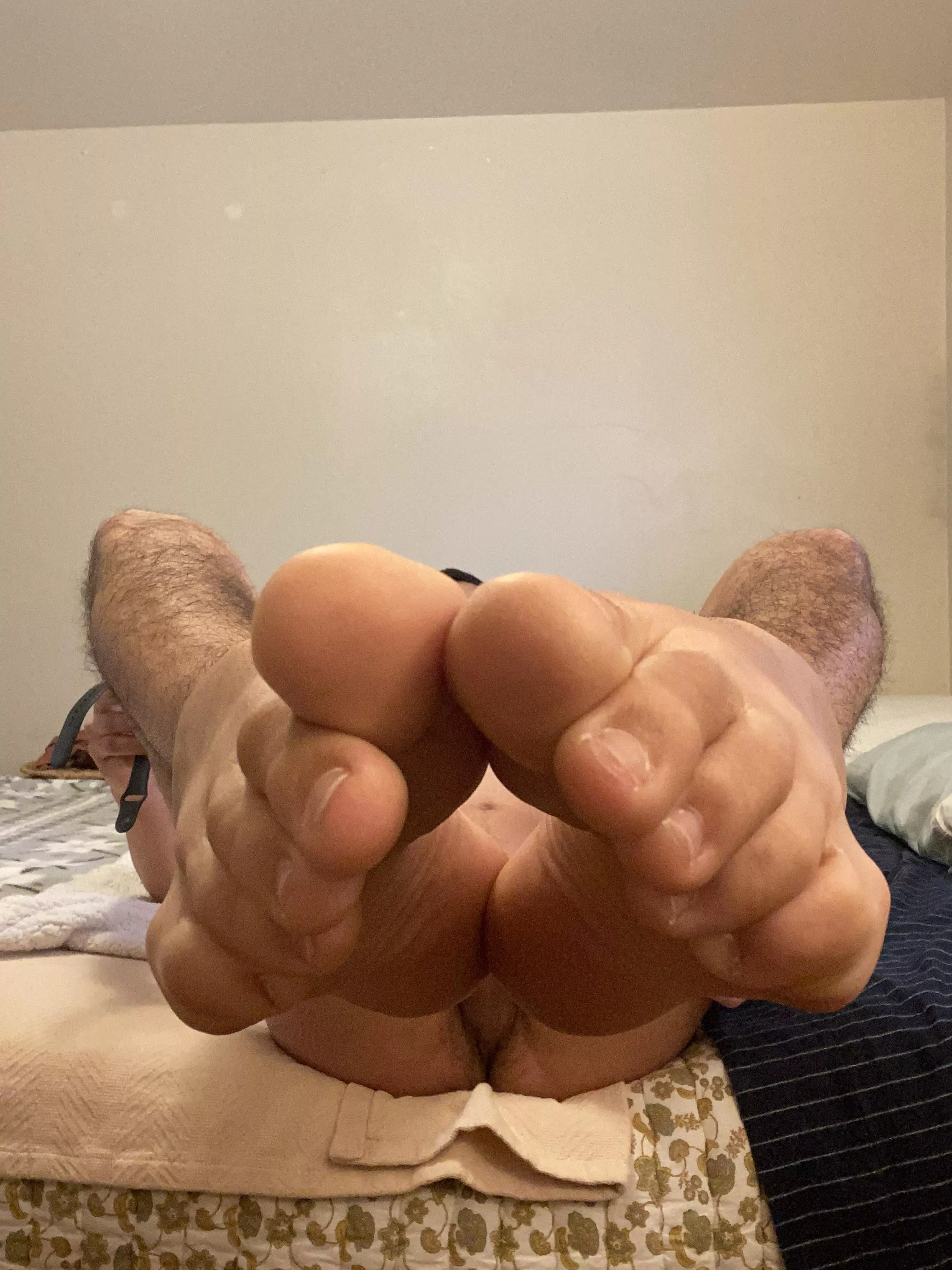 POV you begged to suck on my toes, and now I’m going to let you 😘 posted by footboyco