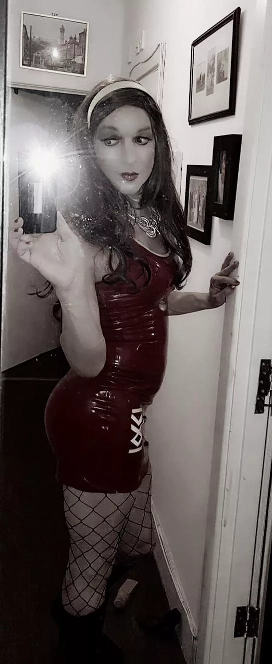 Pre Torture Garden a couple of years or so back (in... saner times?) I find far too few reasons to wear this latex number. 😑 May 2022 be more latexy. 🙃 posted by Kylerants