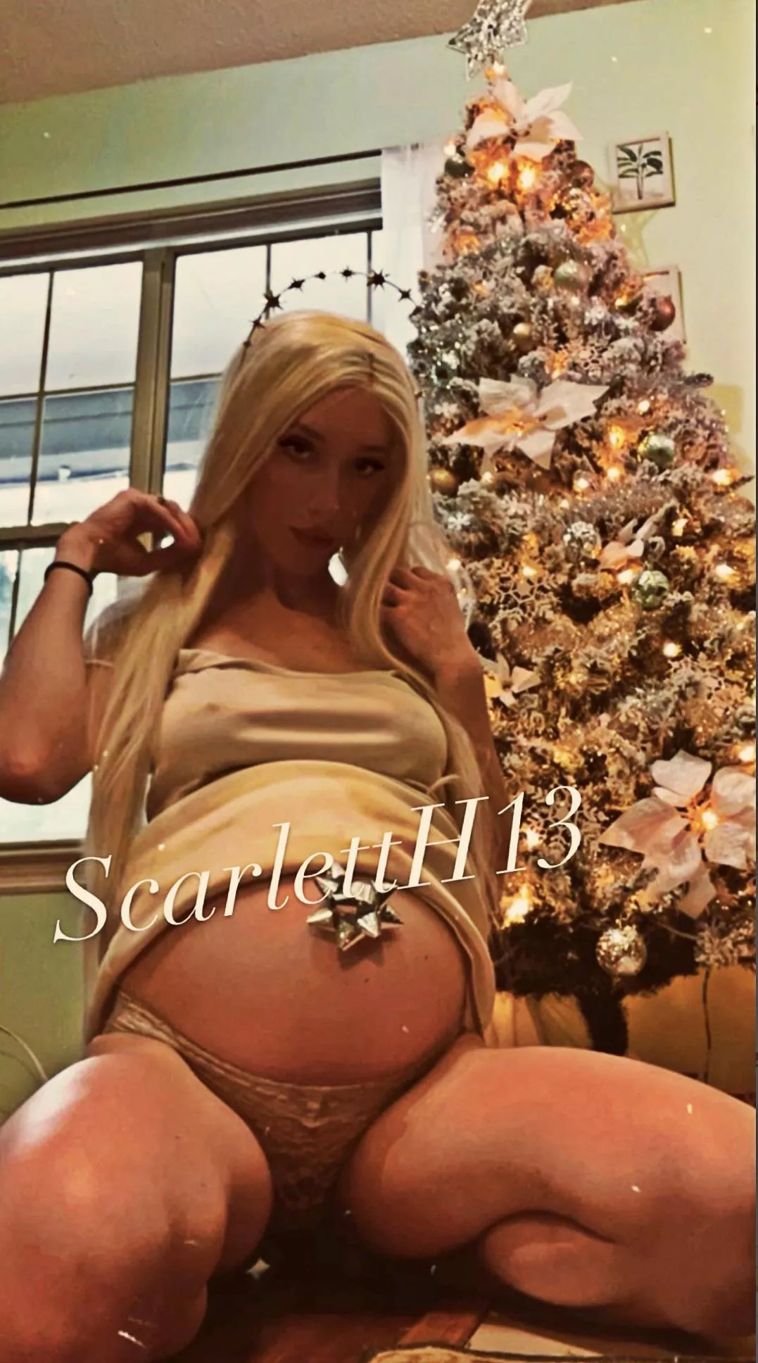 Pregnant little snow princess posted by 13ScarlettH