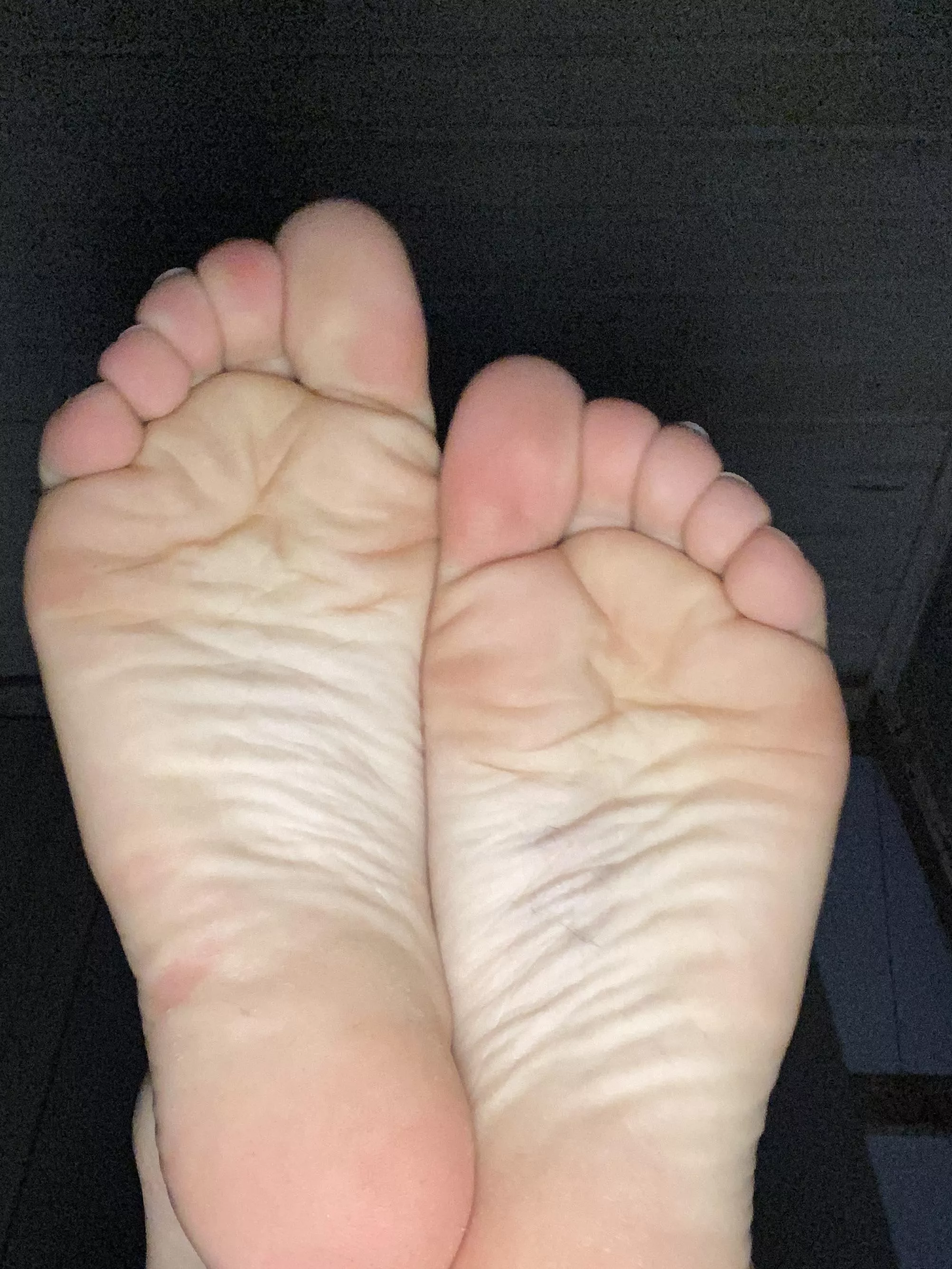 press ur face on them, lick and suck i know u want 😈😋 dms/pms r welcome posted by pessbeach