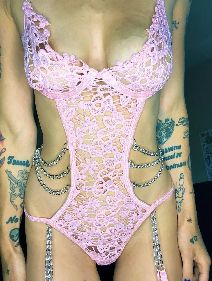 Pretty in pink 💞 posted by Ninajaneexx