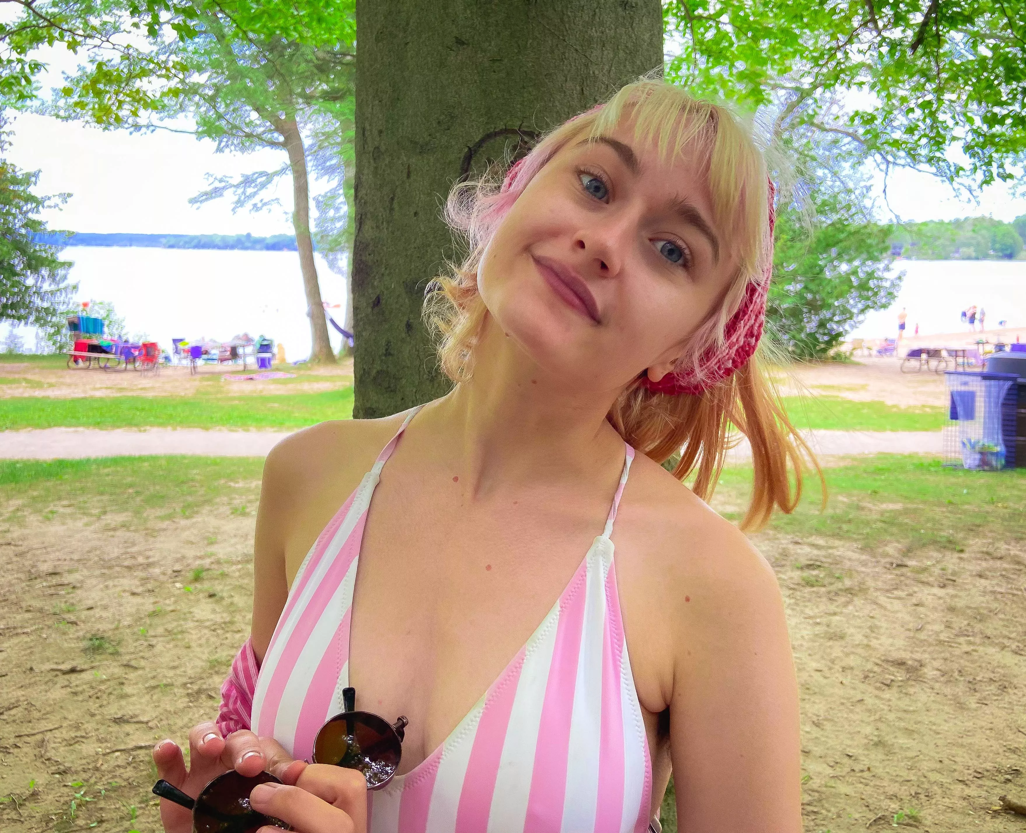 Pretty in pink at the beach! posted by sweeterthanacandy