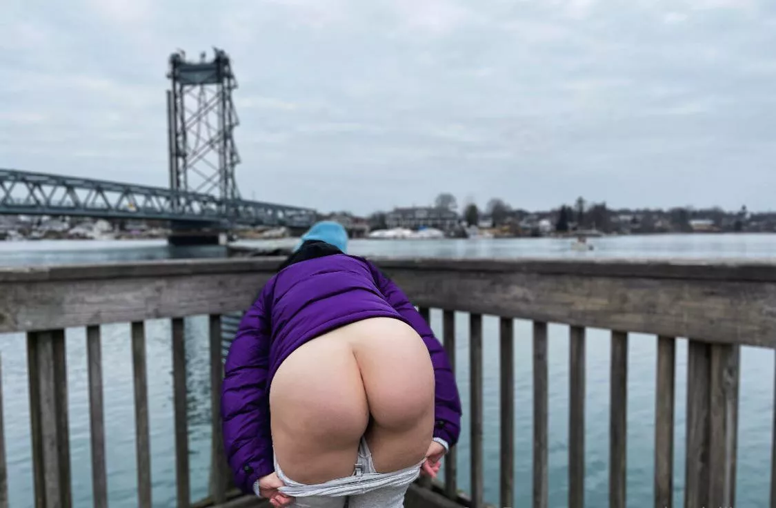 pretty sure some boaters got a good look at my ass and pussy ☺️ posted by trashblonde