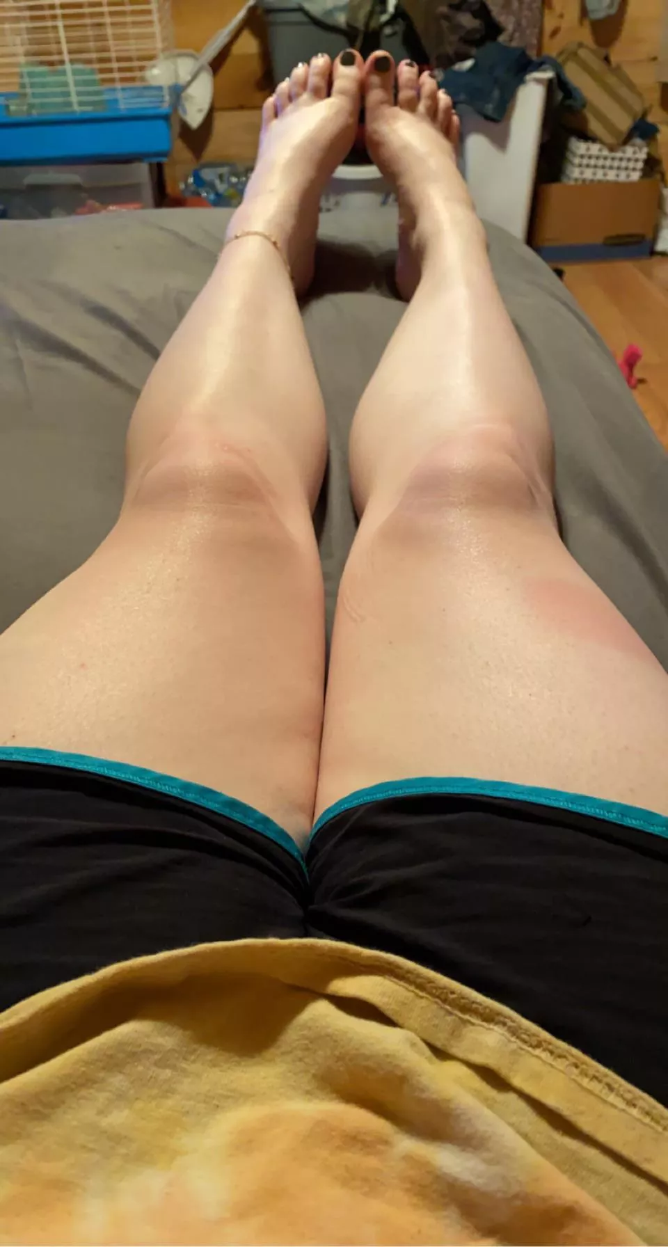 Pretty thighs 😘 posted by Kittygirl225