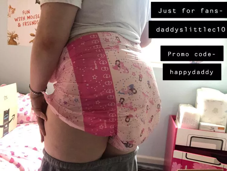 Princess in her royal panties posted by Daddyslittlepissbaby