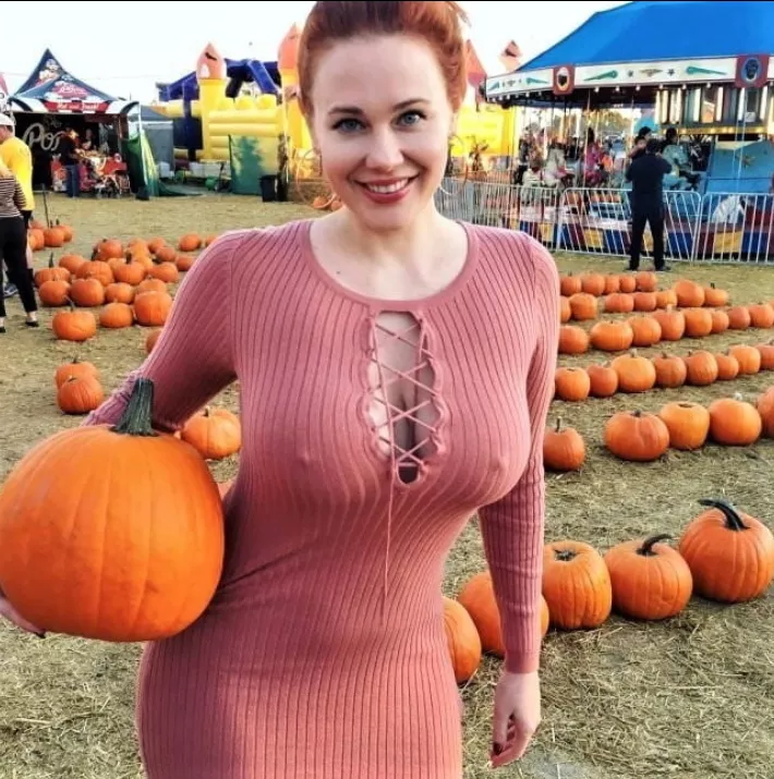 Proud of her pumpkins posted by Chaturbater1