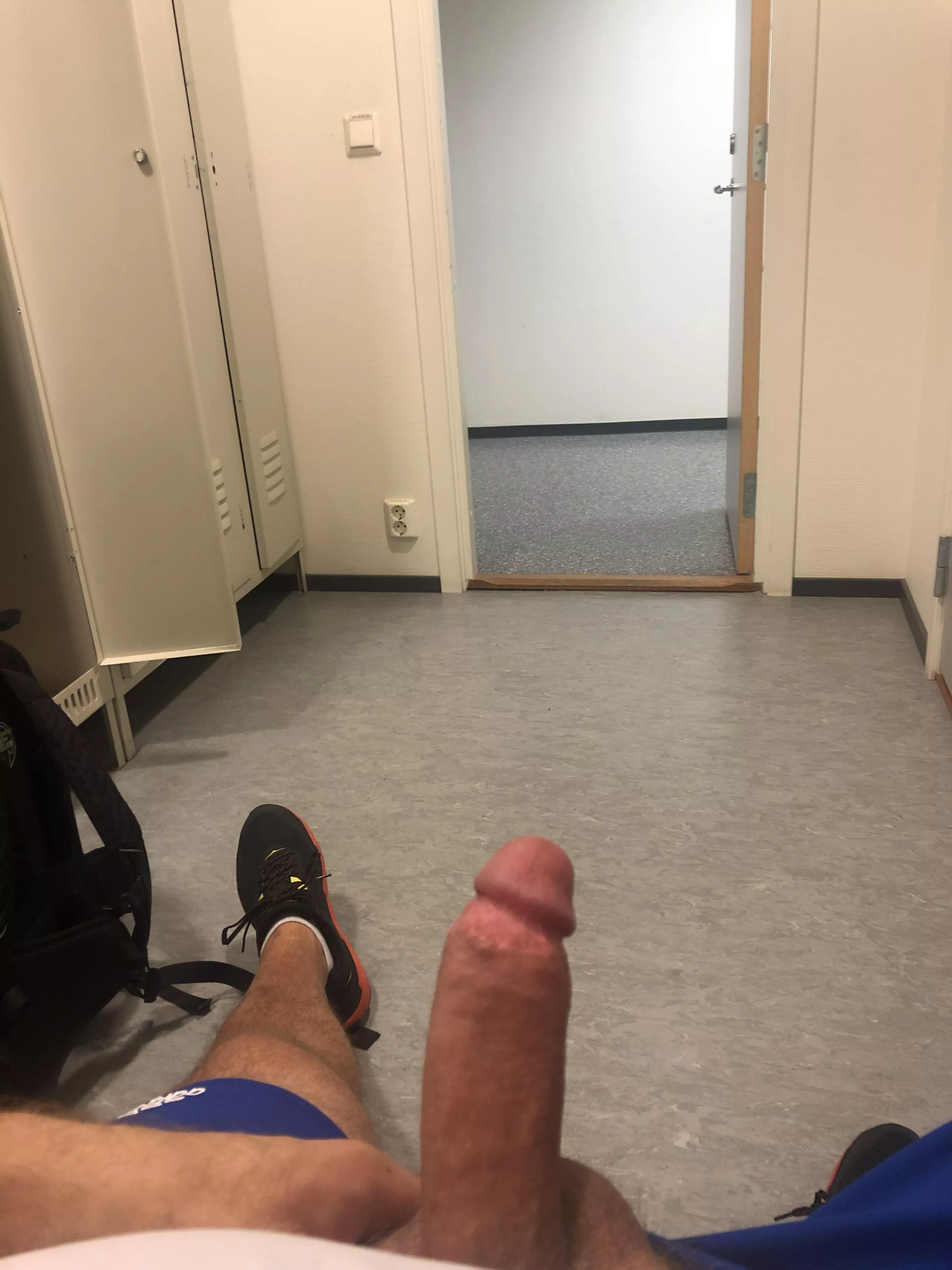 Public lockerroom 😁 What had you done if you walked by😘 posted by K4081