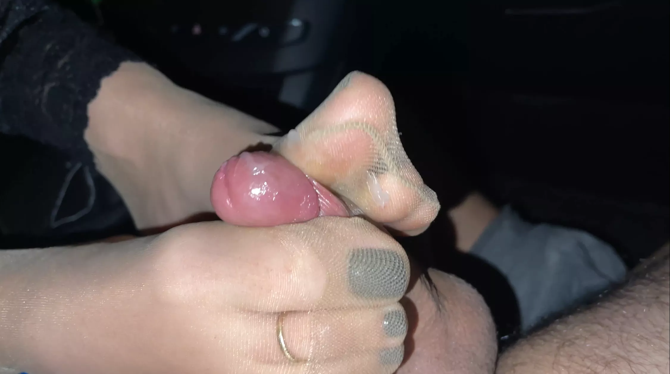 Quick stop for footjob 💦 posted by 2hotfeet4you