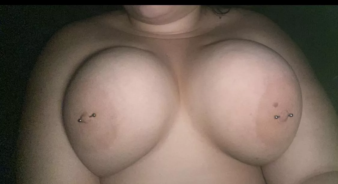 Quite the handful 😋 posted by tallcurvy