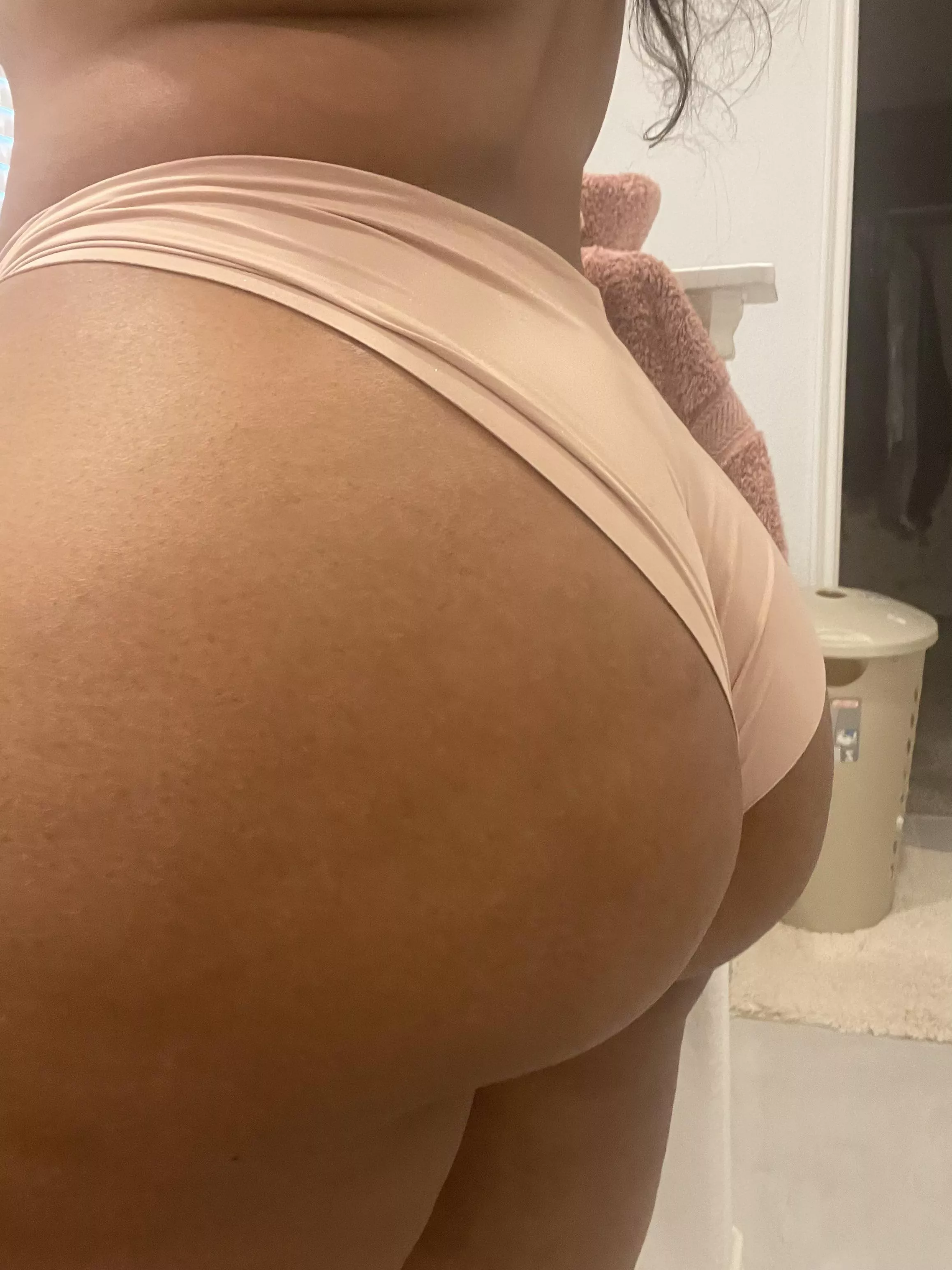 Rate my ass 1-10 posted by exoticneighbor