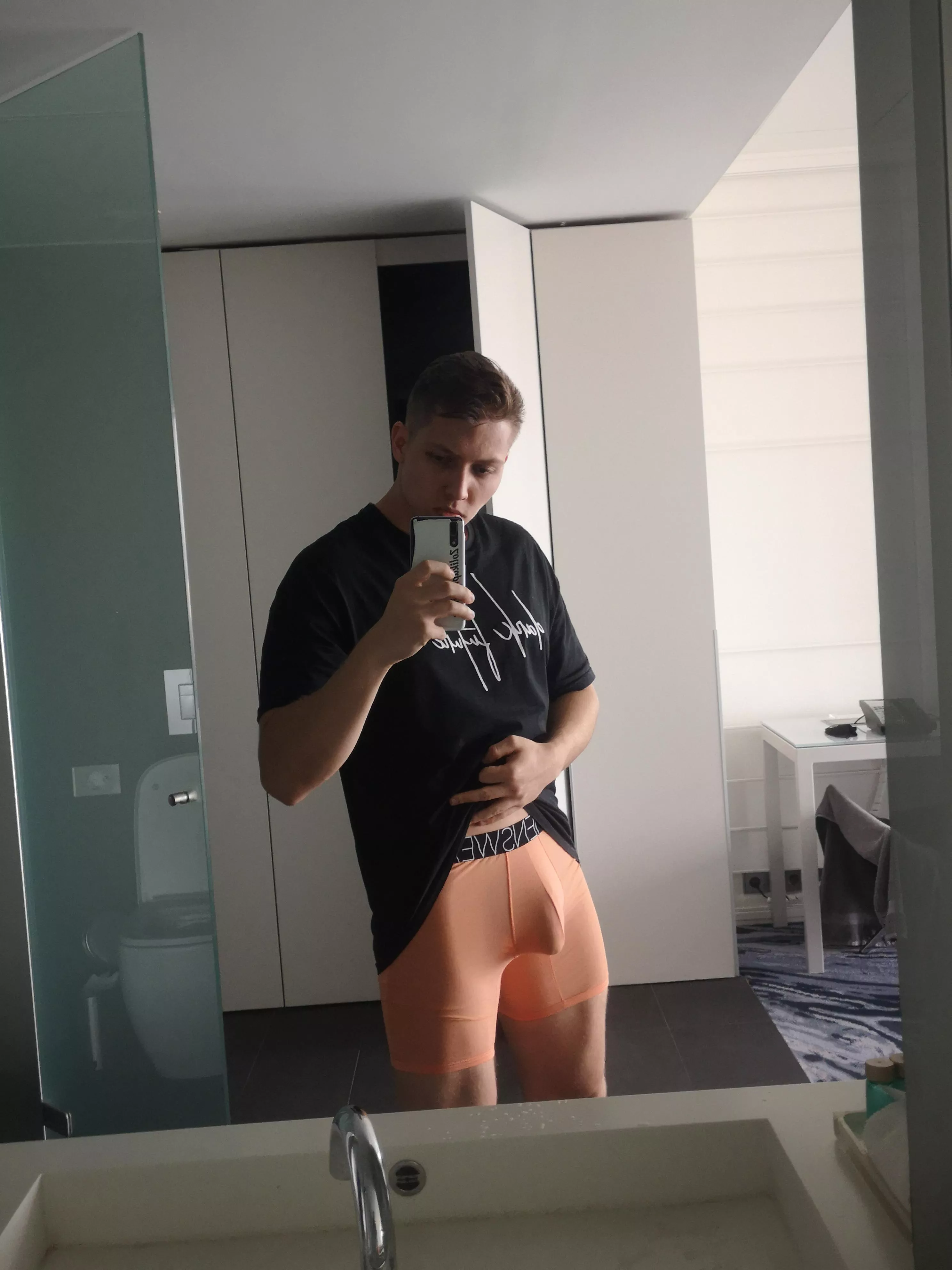 Rate my Bulge 😜 posted by Nicolasferrington