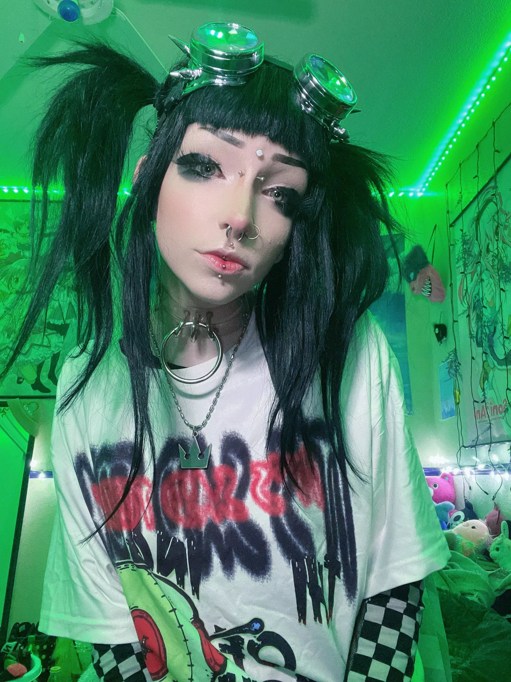 really happy w this look 💚🖤💚 posted by uwuvamp