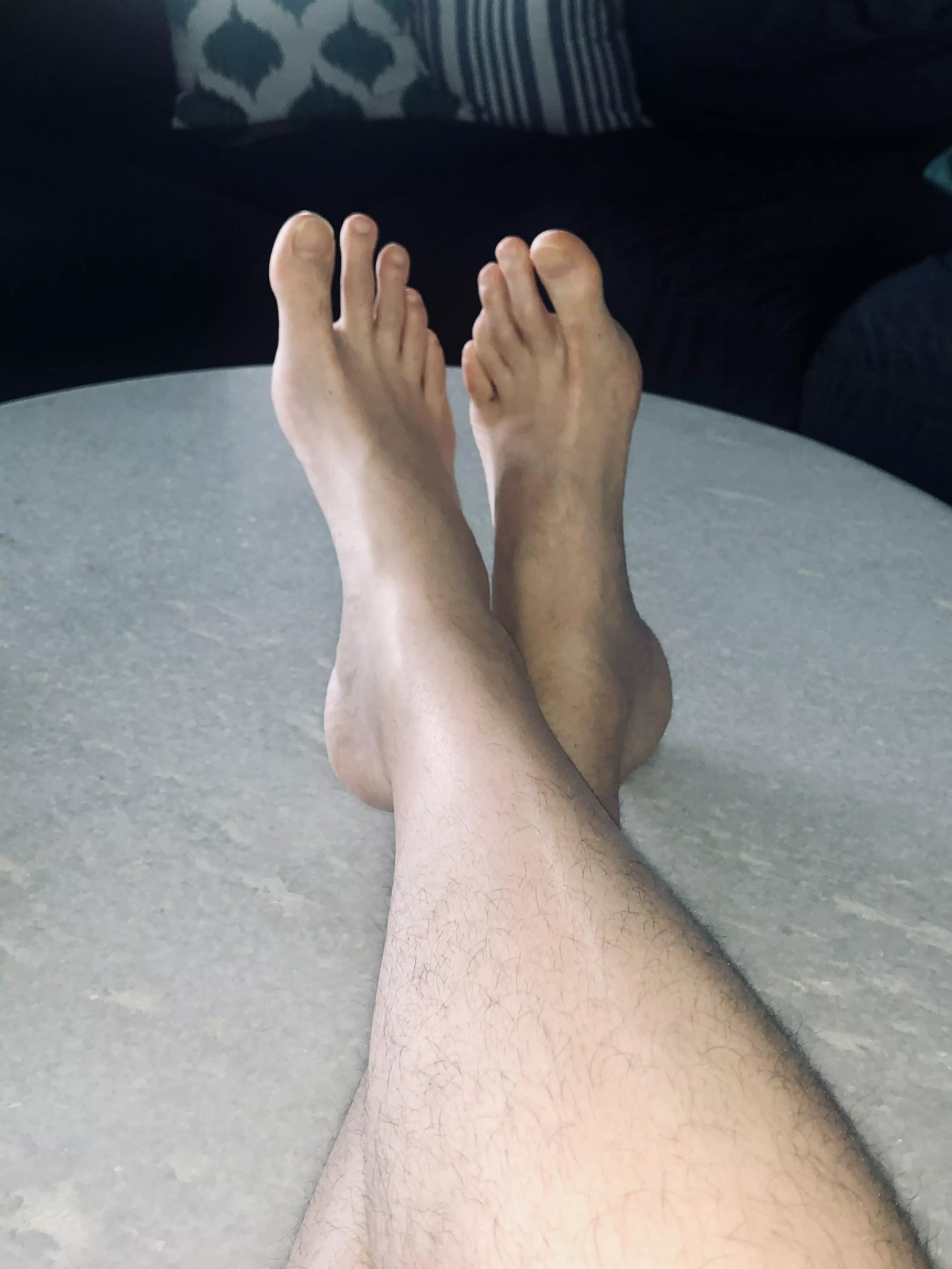 Really wish someone was sucking my toes tonight… posted by Gentlemangiant345