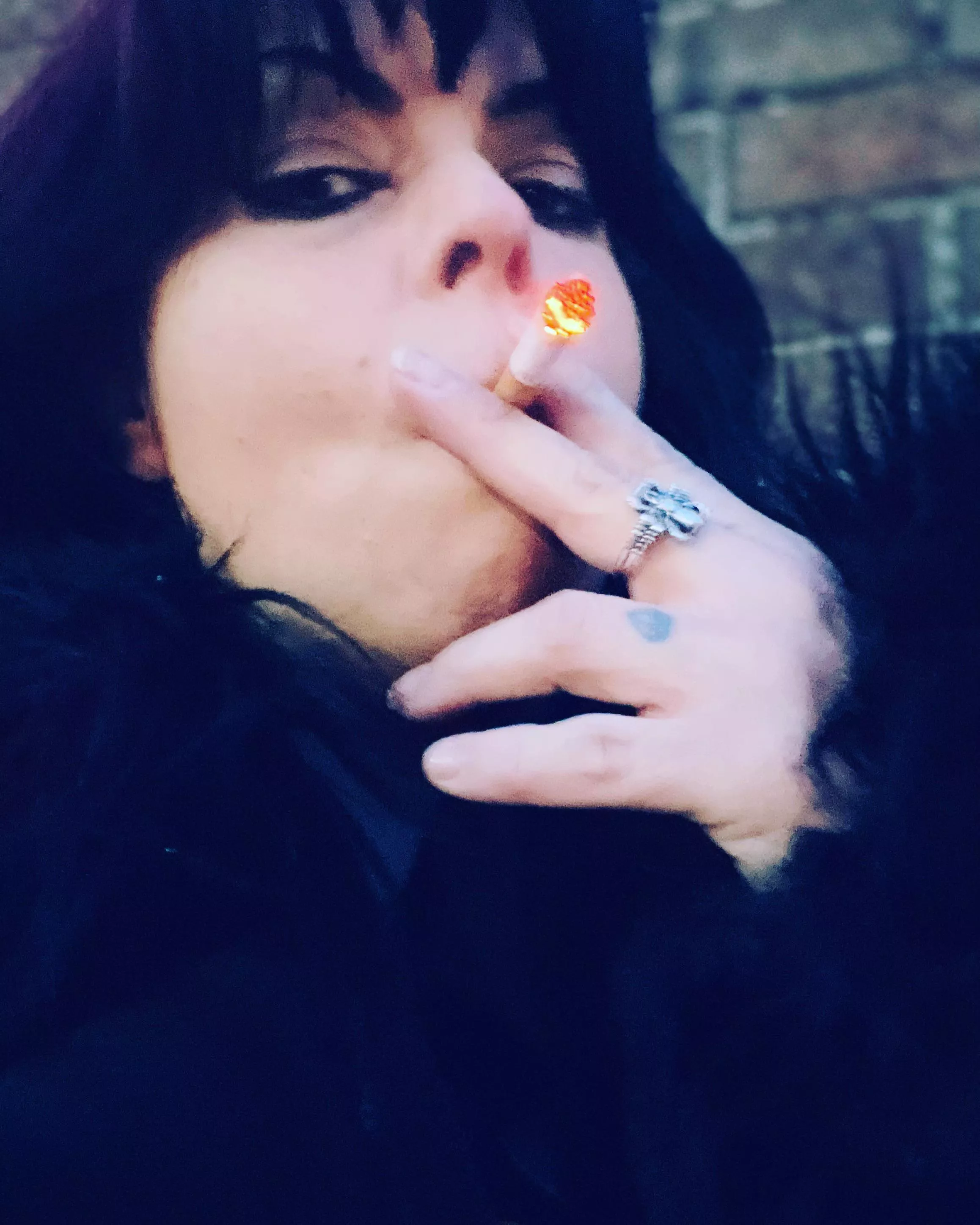 Red hot cherry💋🚬🖤 posted by Vfevers