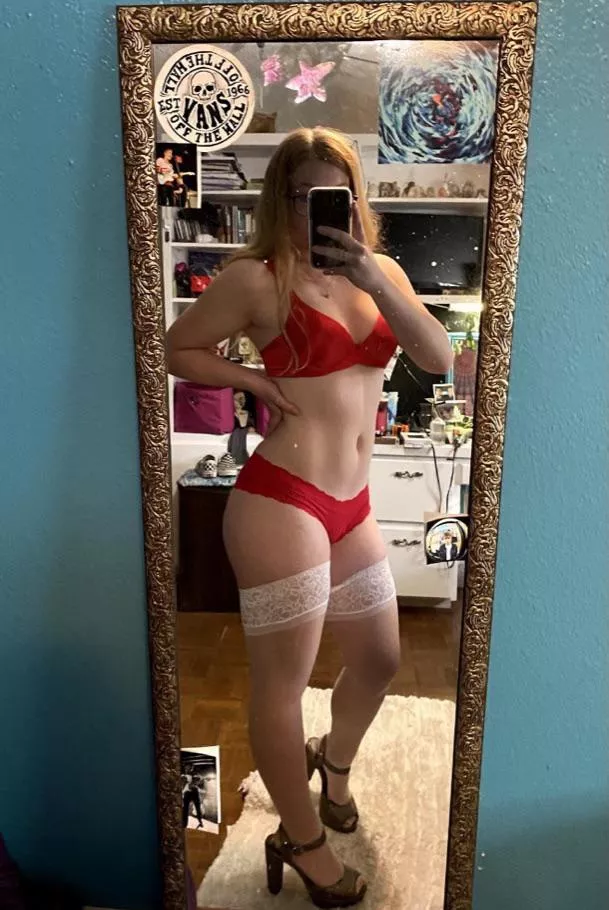 red is my fav color ❤️ (f) posted by victoriaring