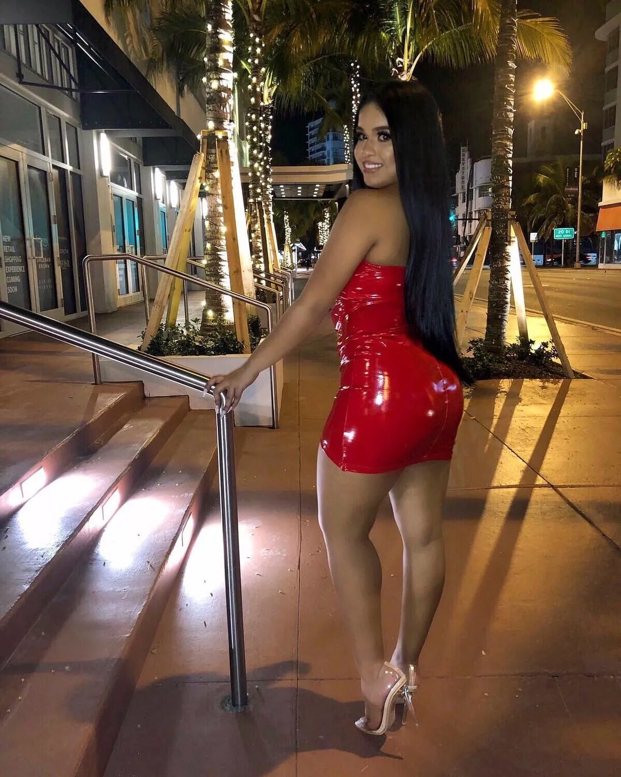 Red latex dress for this night posted by Yoko_t