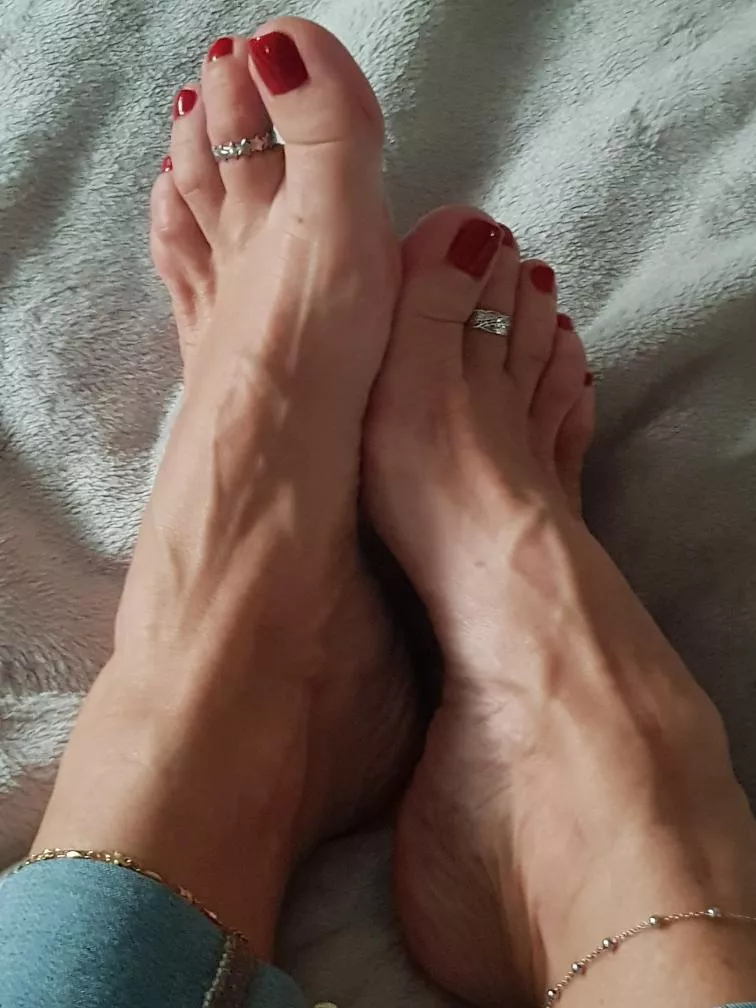 Red pedicure posted by onlyfans_latina93