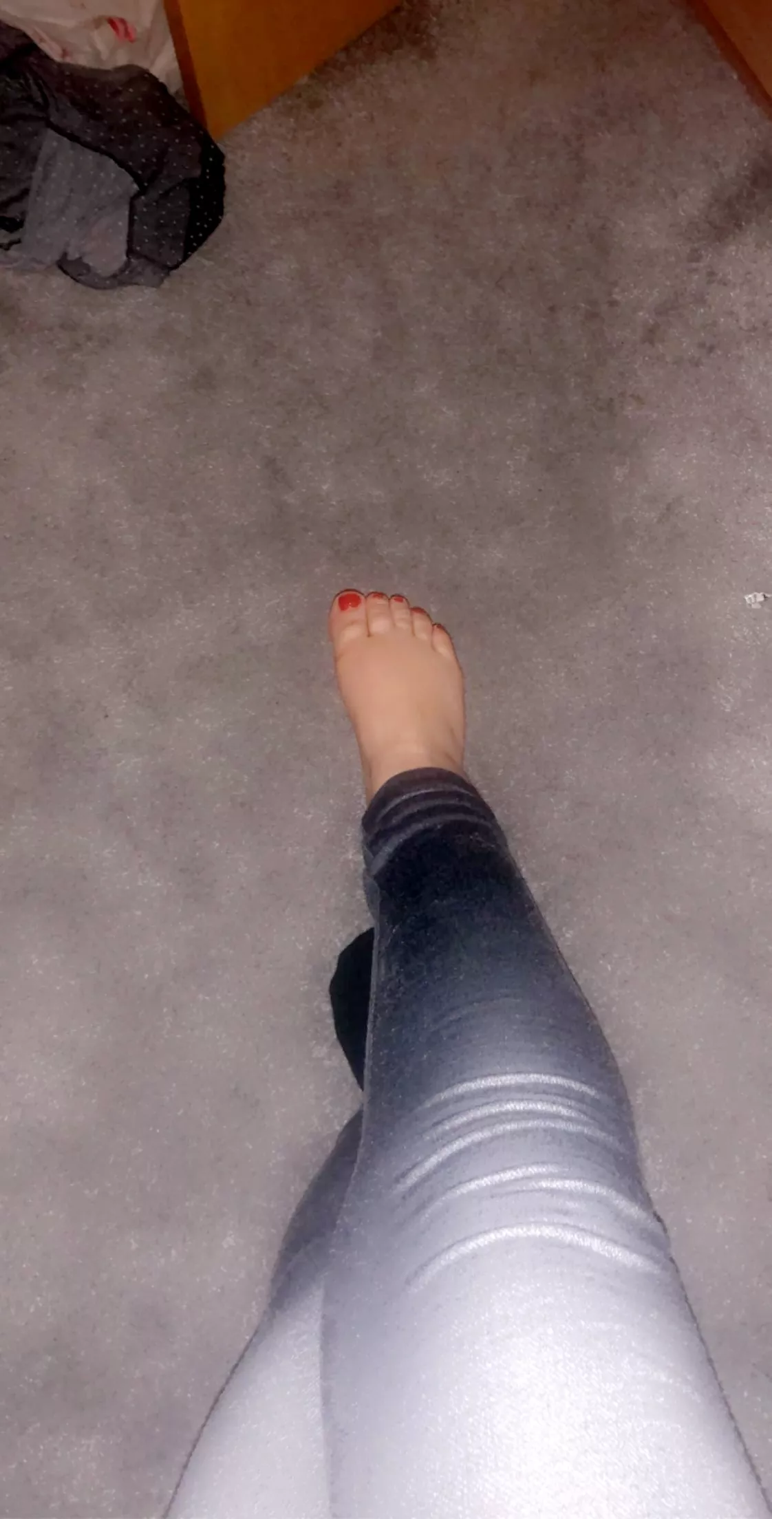 Red toes posted by Exclusivelaylaa