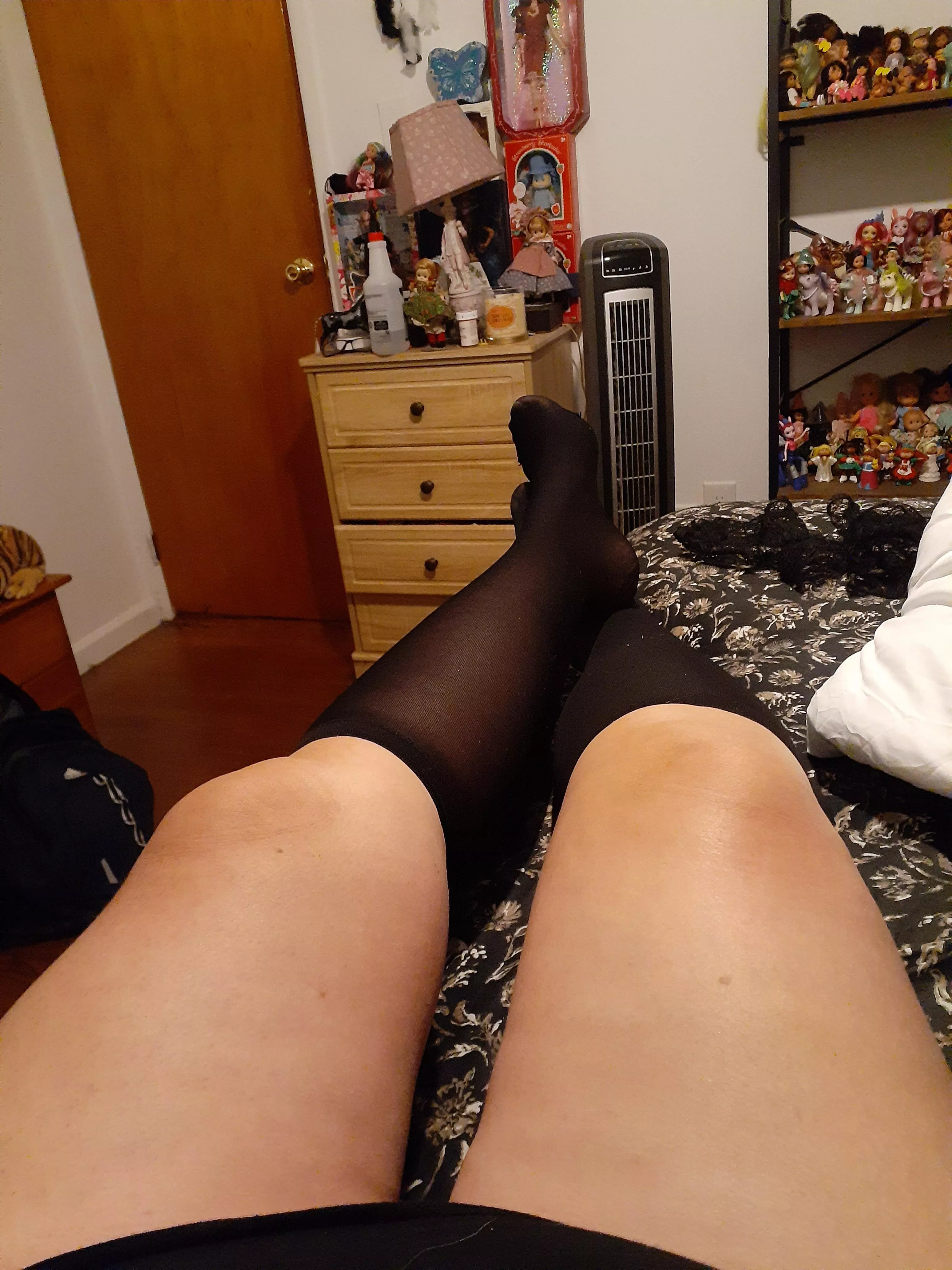 Relaxing after a night in heels posted by yourenotquiteme