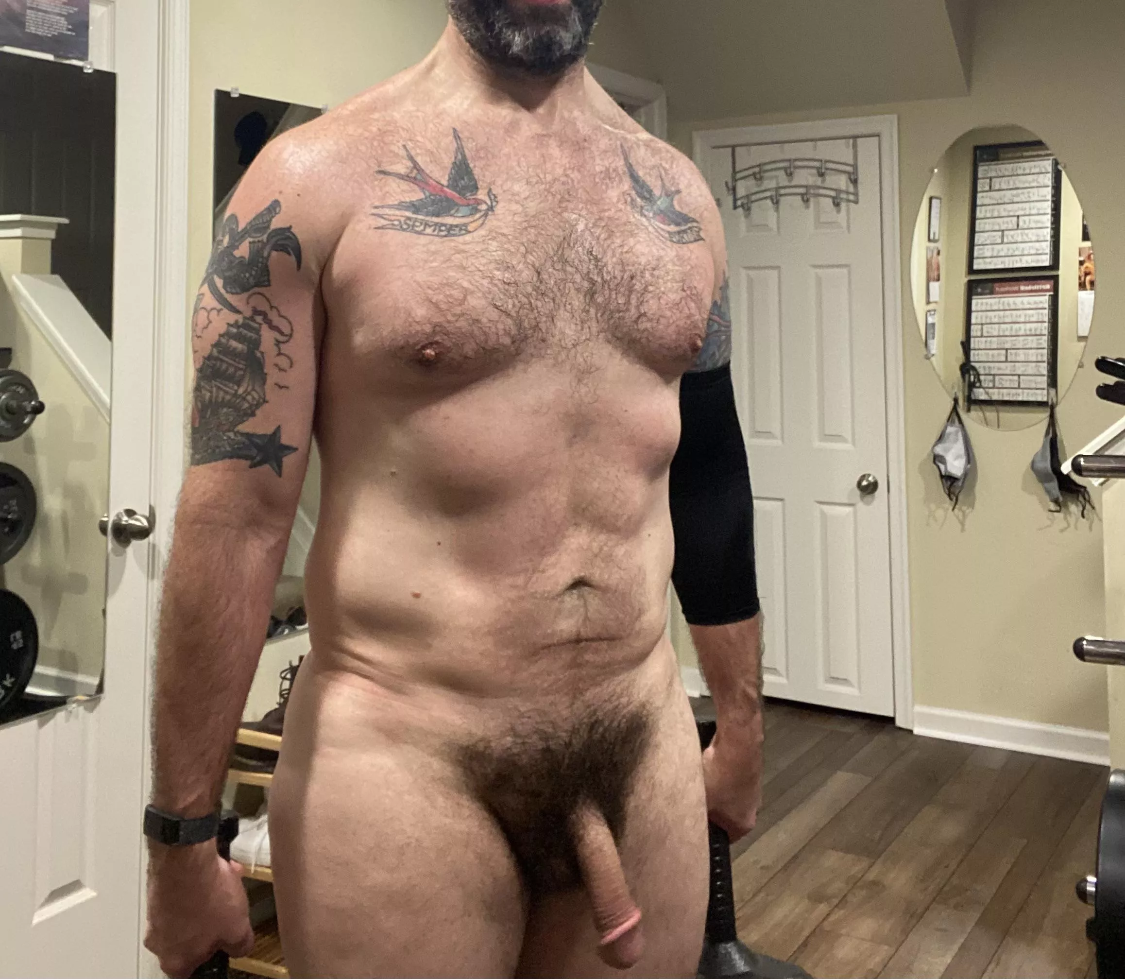 “Rest Day” just some posture work and a 25 min Jog. NEVER SKIP A MOMDAY! #liftnaked posted by Ctosteve