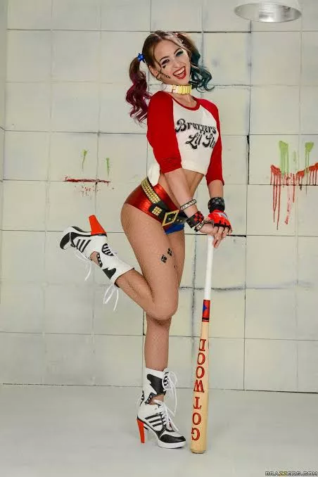 Riley Reid as Harley Quinn posted by adolescenceignorance