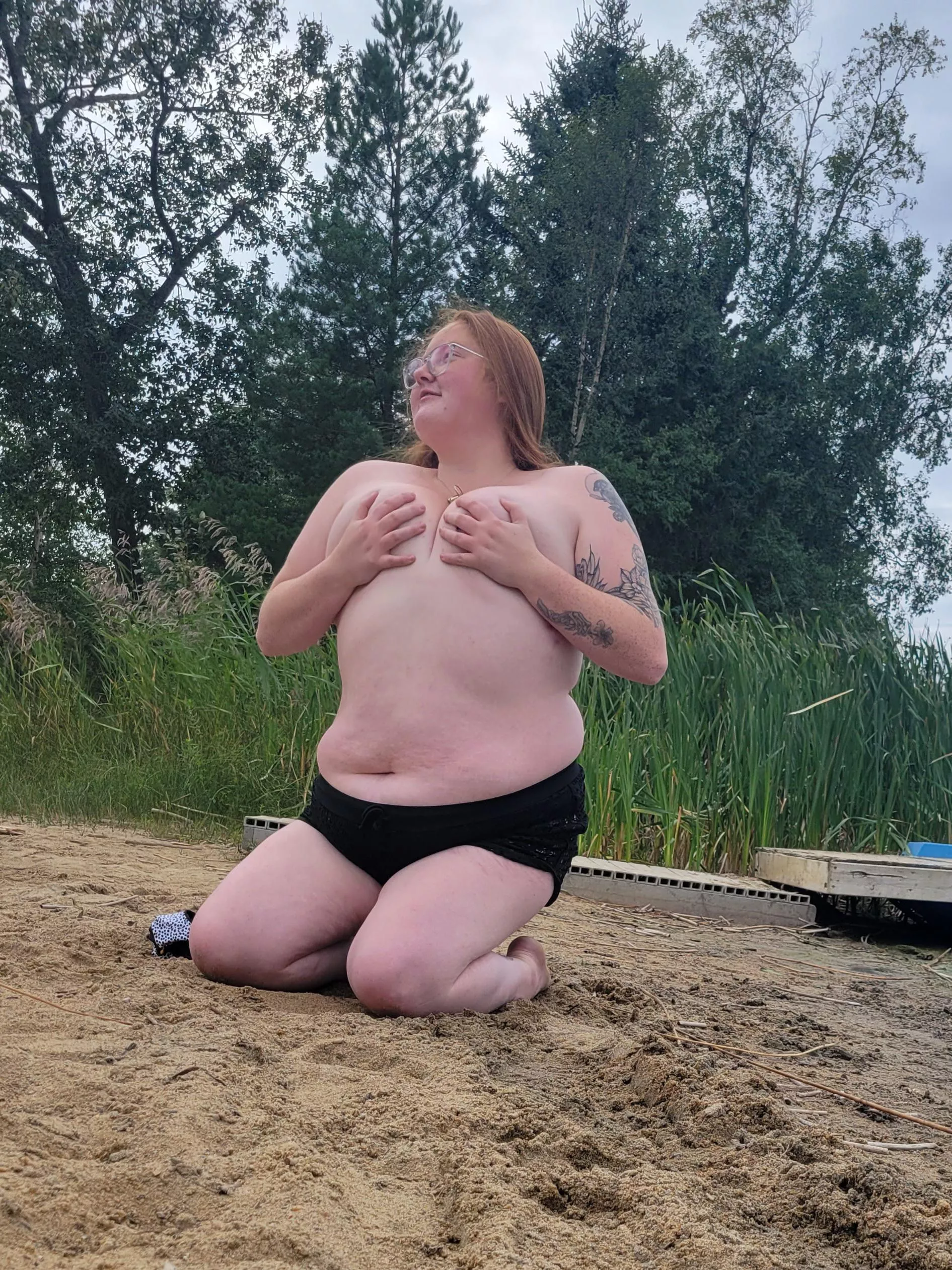 Risked the nudity on the public beach for this pic ðŸ¥° was it worth it!? ðŸ’‹ posted by redwithfreckles23