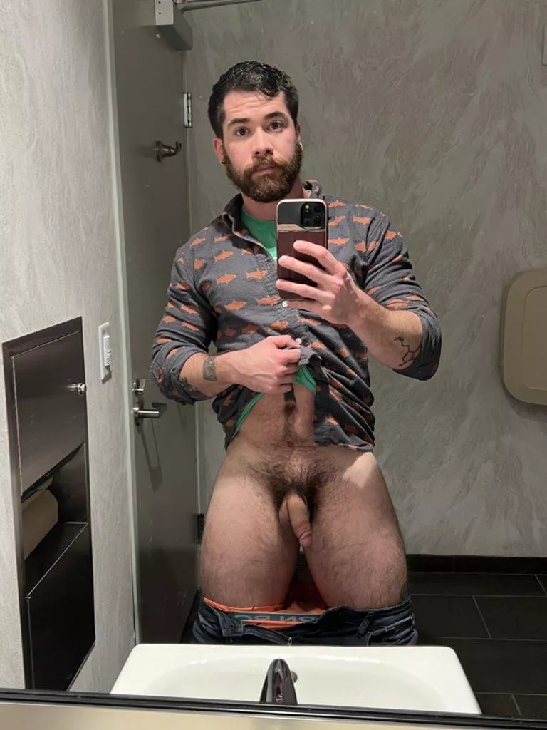 Risky public bathroom selfie posted by thatyogafvcker