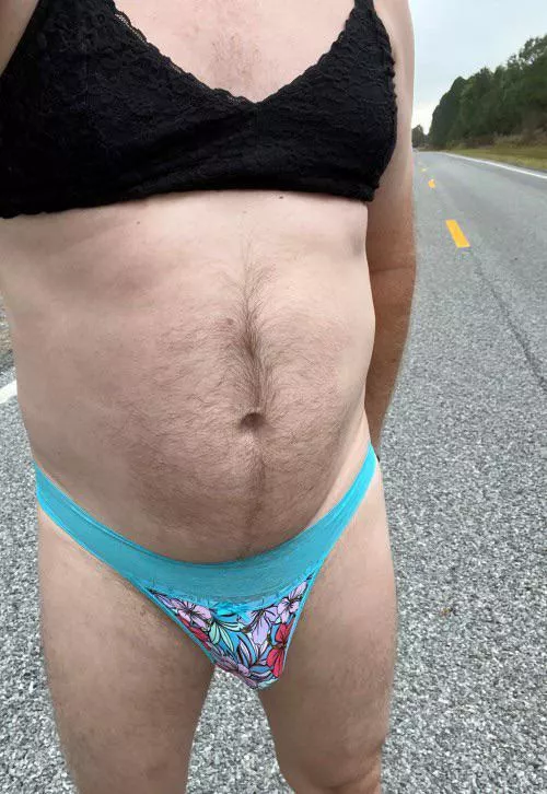 Roadside panty show posted by Pantymanlover789