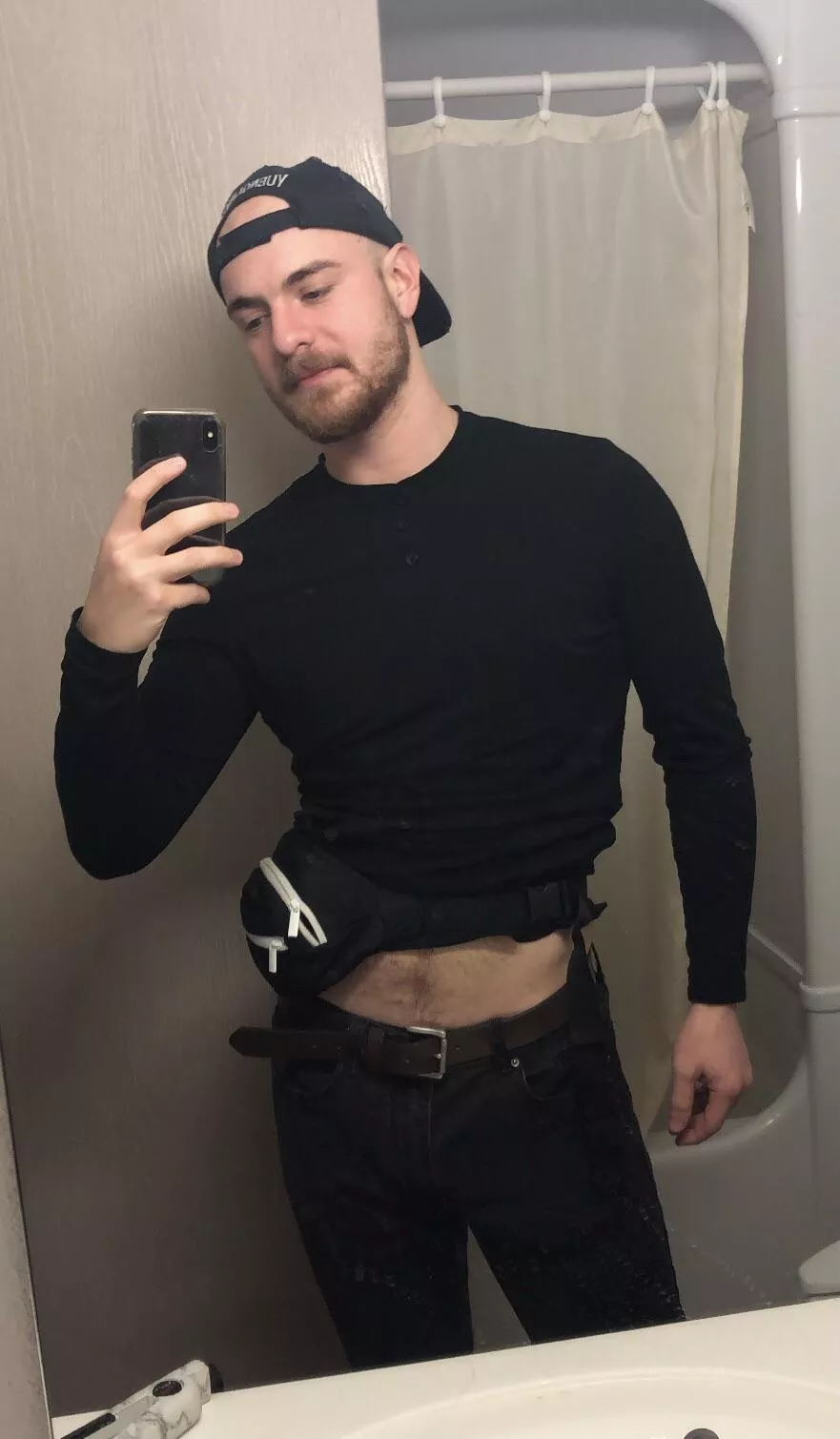 Rocking the accidental crop top thanks to the fanny pack 🤓 posted by itsallgood69