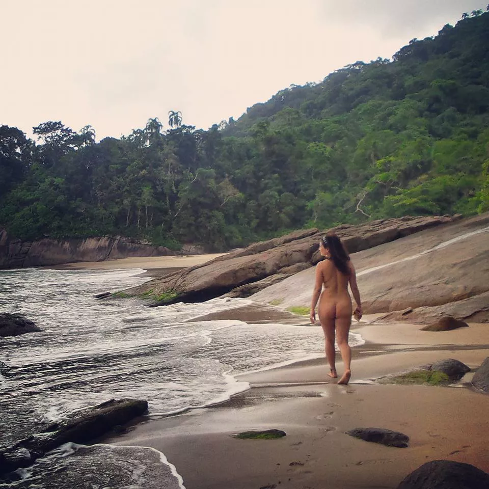 Rocky beach posted by NaturistPictures