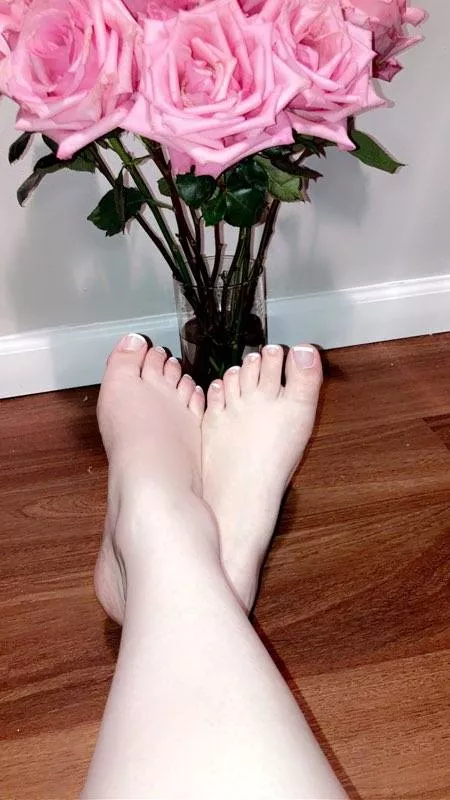 Rosy Feet posted by PiedeAmore21