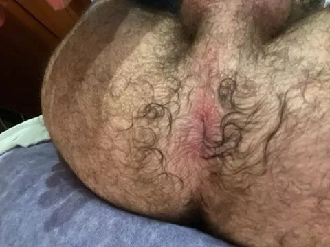 Rubbed some precum on my ass posted by nostromo1803