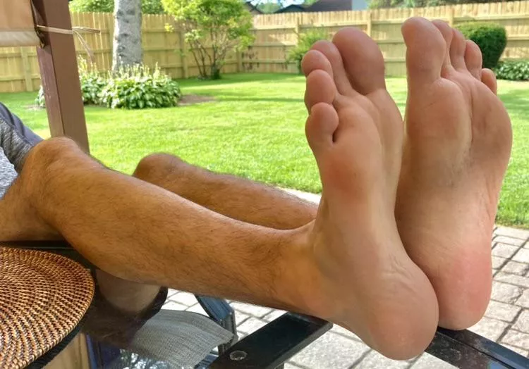 Savoring the last days of summer, and hubby’s smokin’ feet. Falls coming. And so are eight months of him wearing socks. 😡 posted by ArmenTamzariansBack