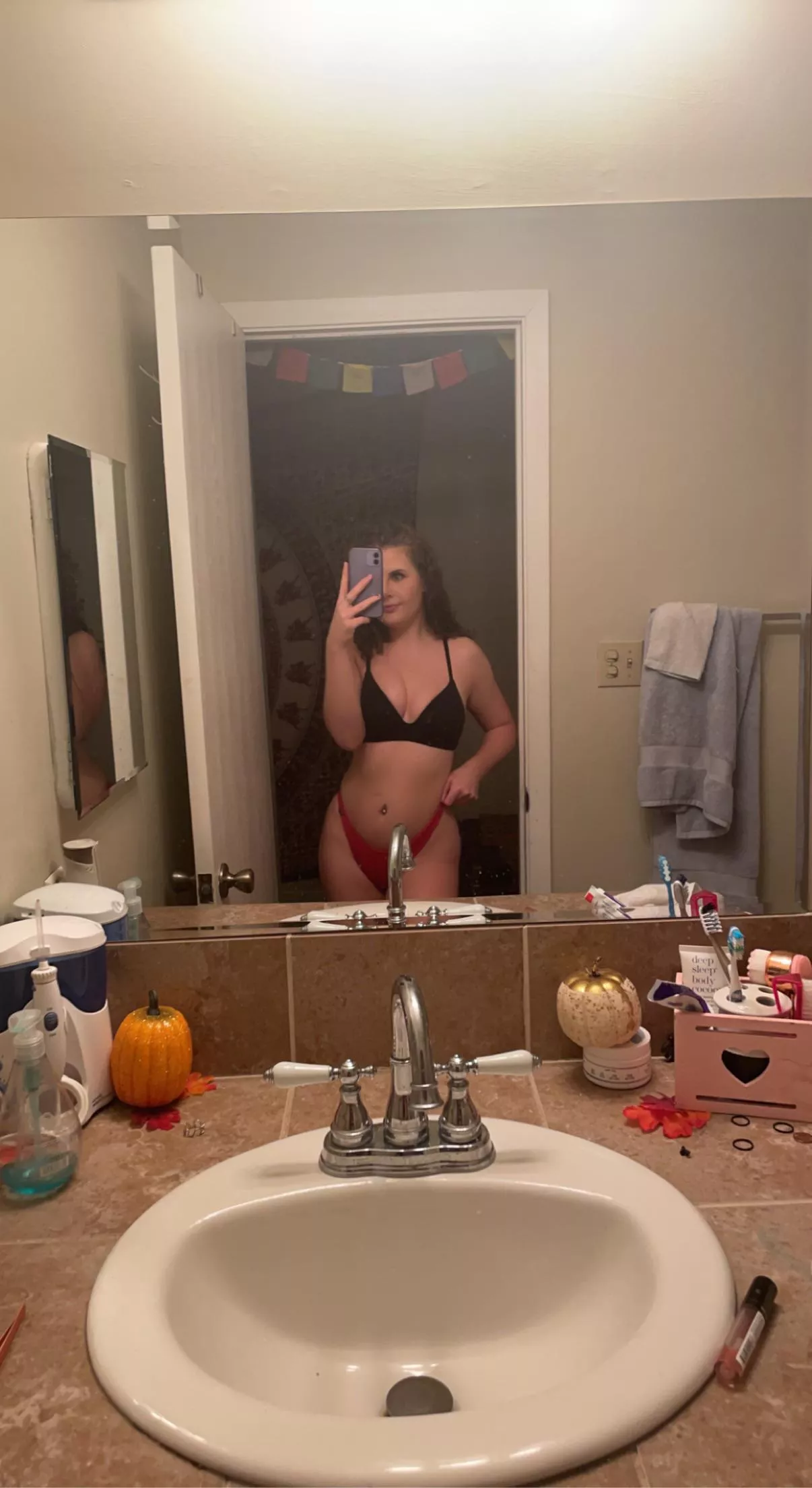 Say hi if you’d fuck me… I’m a 20 year old college student 😈 posted by clairbear99