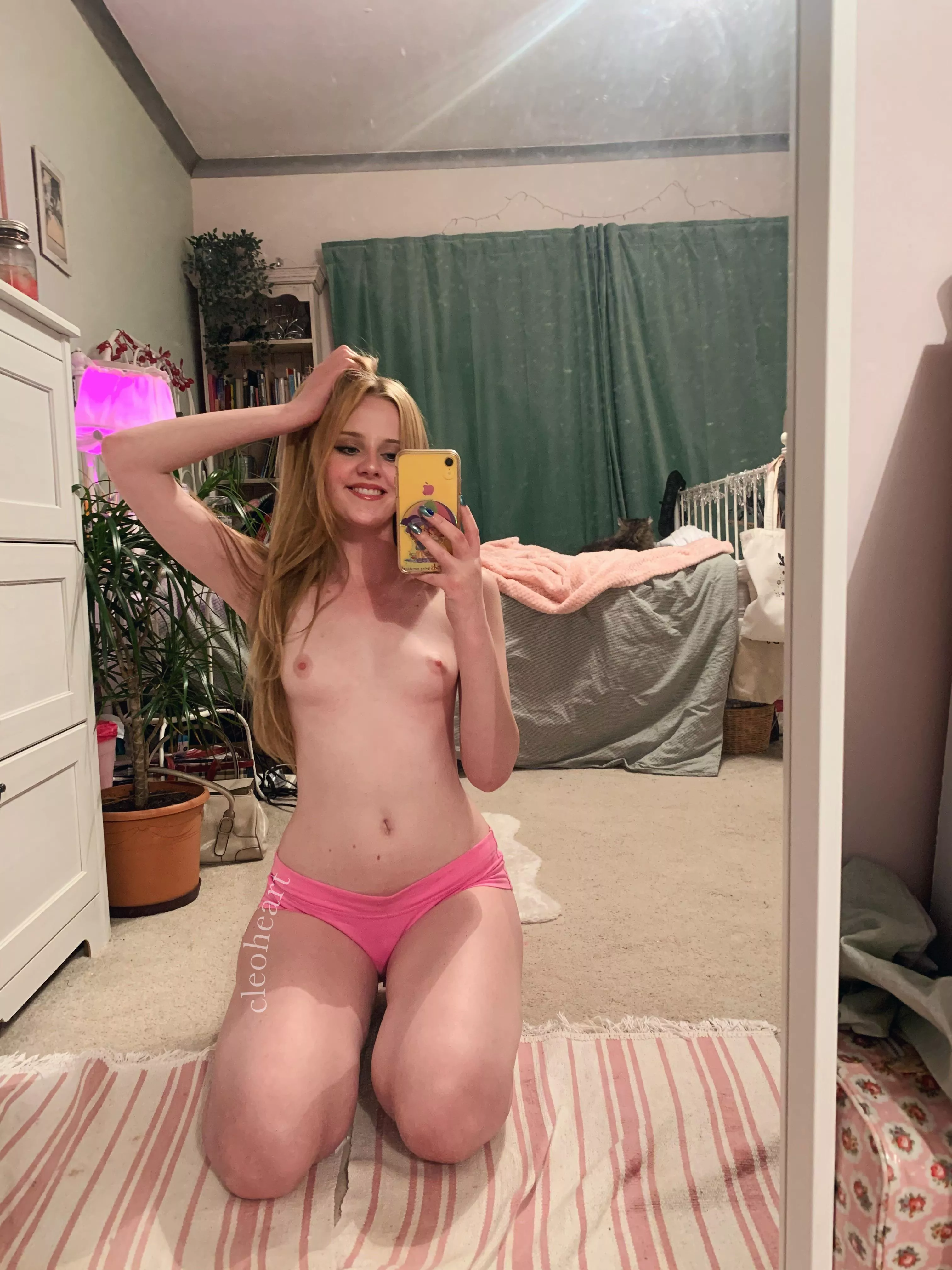 Say hi if you’d like to receive smiley nudes everyday! ☺️ posted by cleoheart