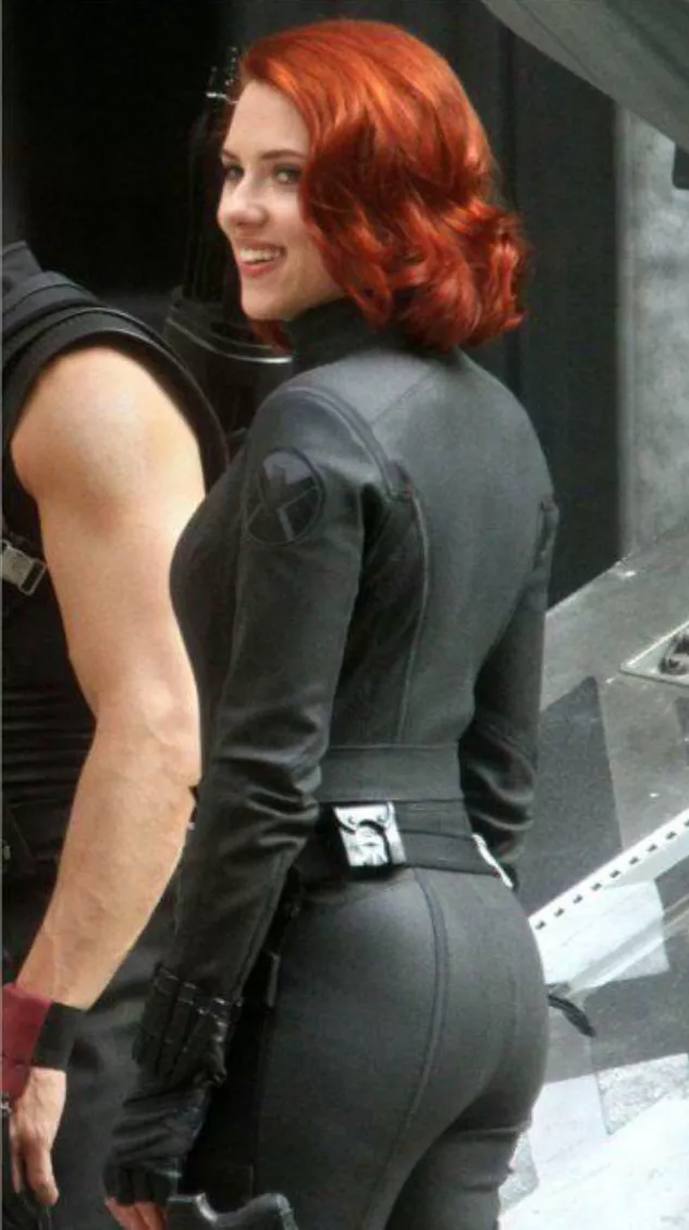 Scarlett Johansson's rocking Black Widow booty posted by starlord78