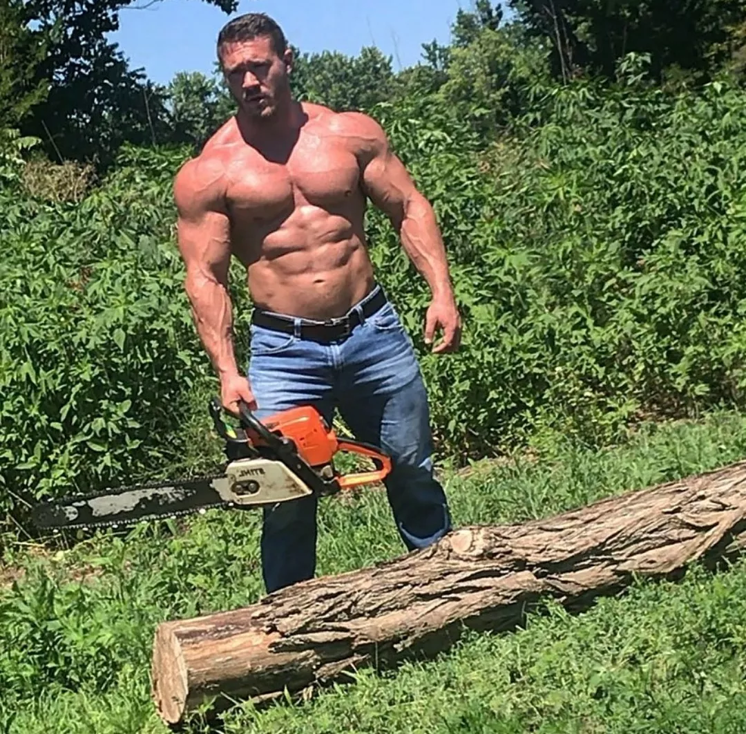 Scott Holliday doing yard work posted by LastgenKeemstar