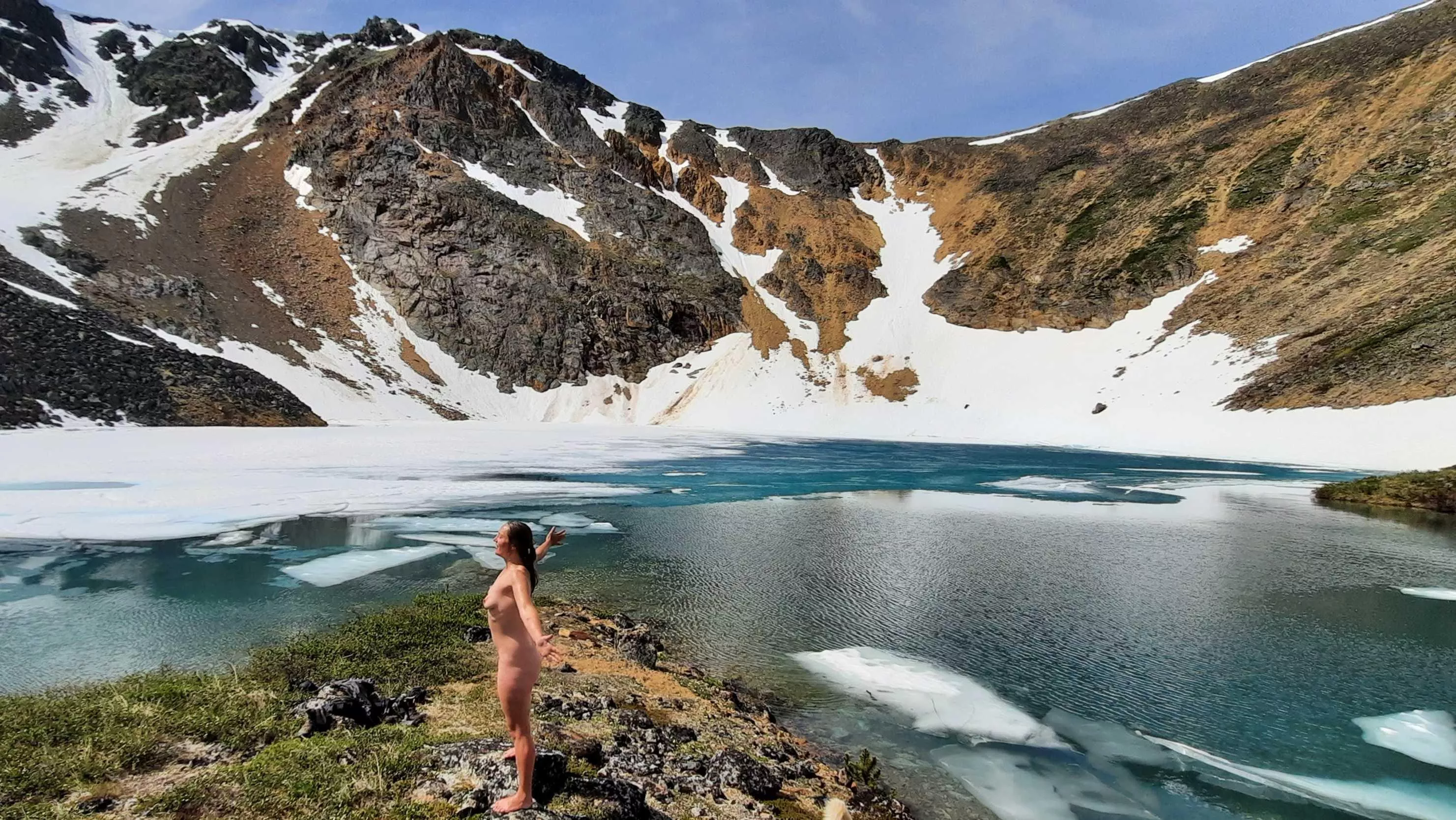 Secret alpine lake in Northern 🇨🇦 (f36) posted by mrmrsnorthpole