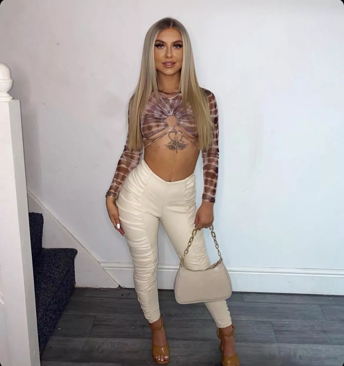 See through slut posted by ukchavgirls