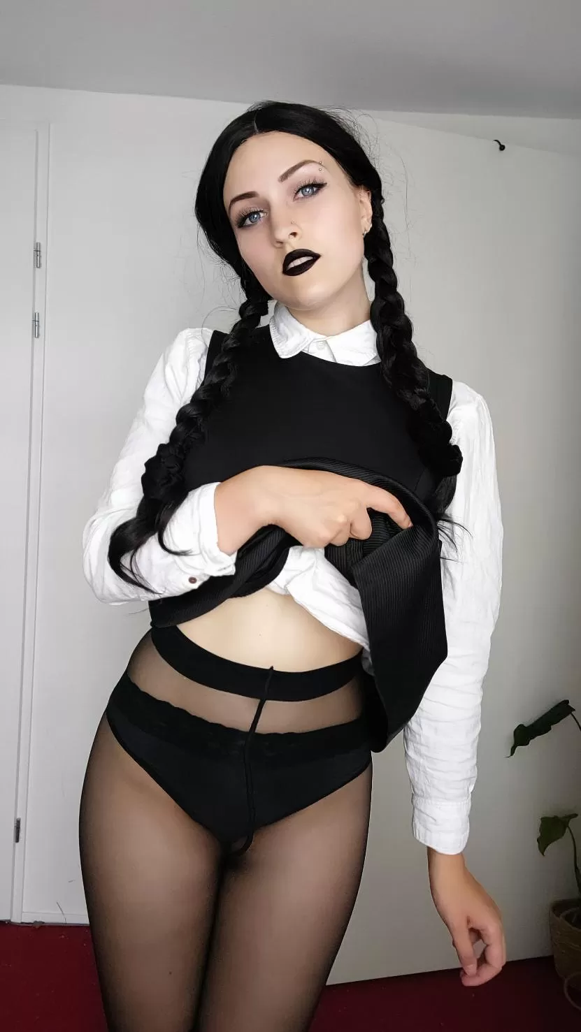 [Self] Wednesday Addams posted by Lianeotgg