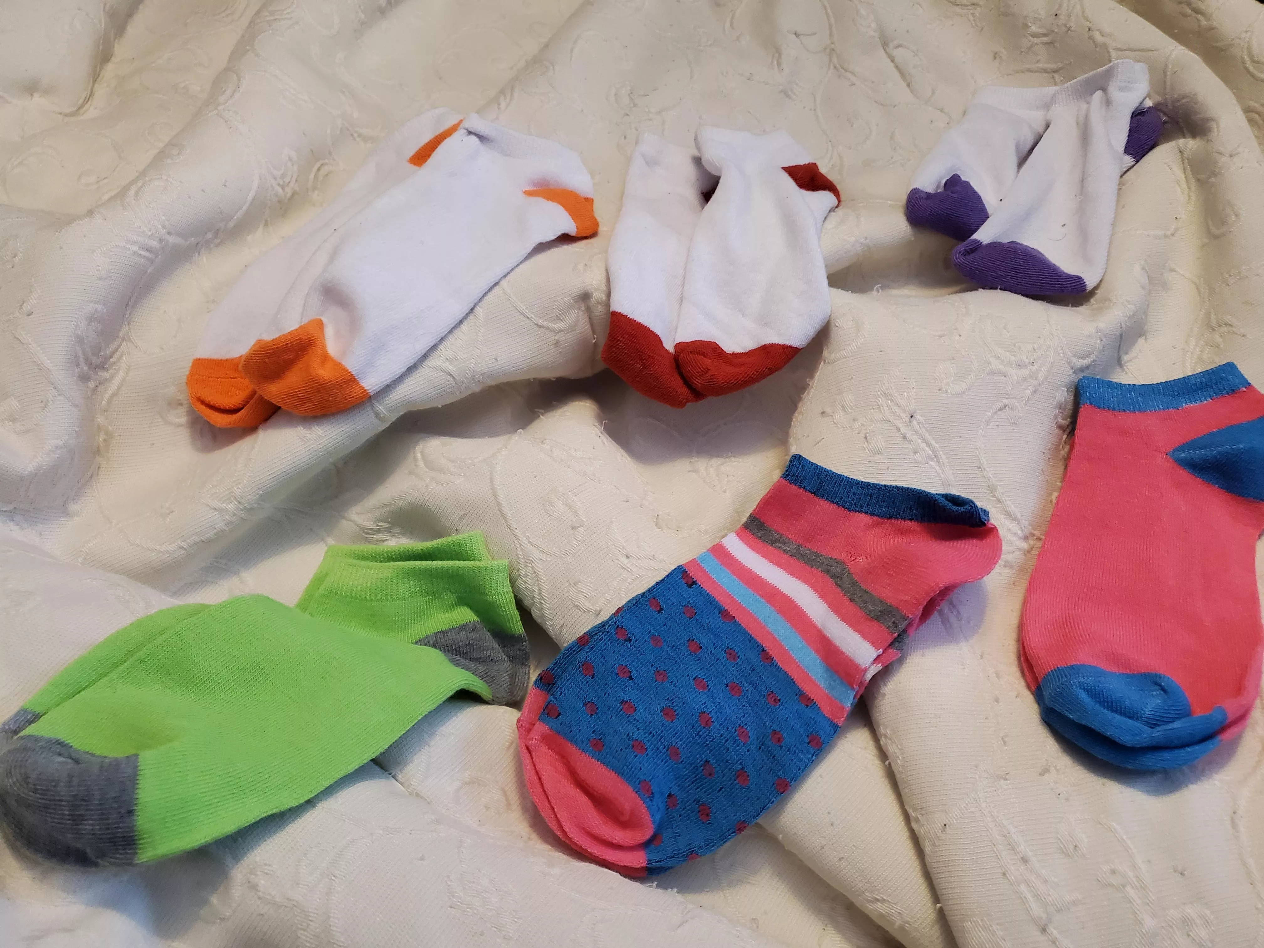 [Selling] always great to have a little brightness in your life 😊 I ship worldwide 🌐 check out my other posts for more sock options! 💜 posted by wellwornbyme21