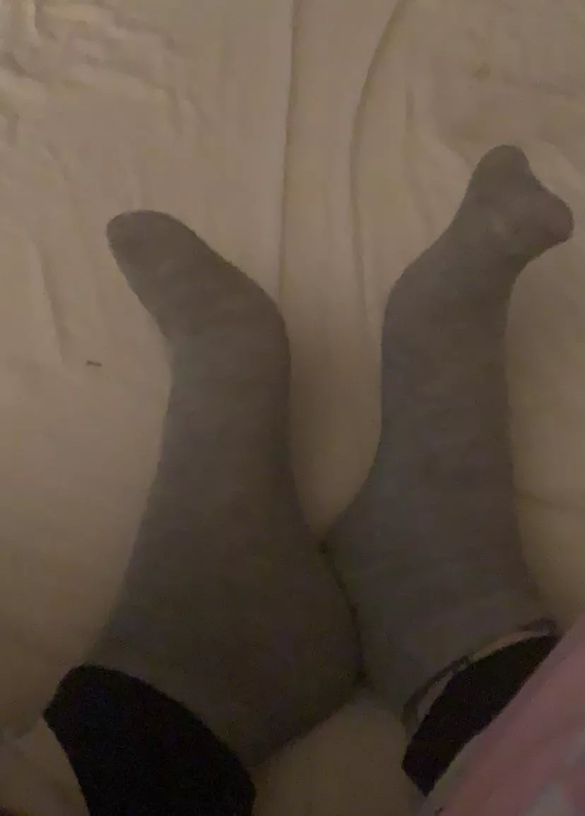 [selling] [f22] [us] cum treat yourself to a pair of my socks 💕 need these gone ASAP ❤️more services available 💋 SERIOUS BUYERS ONLY 😈 kik me at xxxgarmentsxxx posted by xxxxgarmentsxxxx