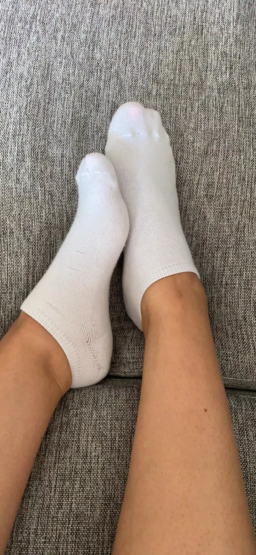 [SELLING] Selling used socks. Message me 🤤 posted by thatjuicyfeetgirl