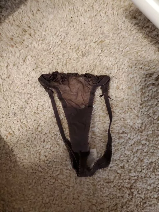 Selling tons of wife's panties. Dirty and clean. Hit me up on kik for more pics and of her wearing them. Cum4us3 posted by heyhey12345677888655