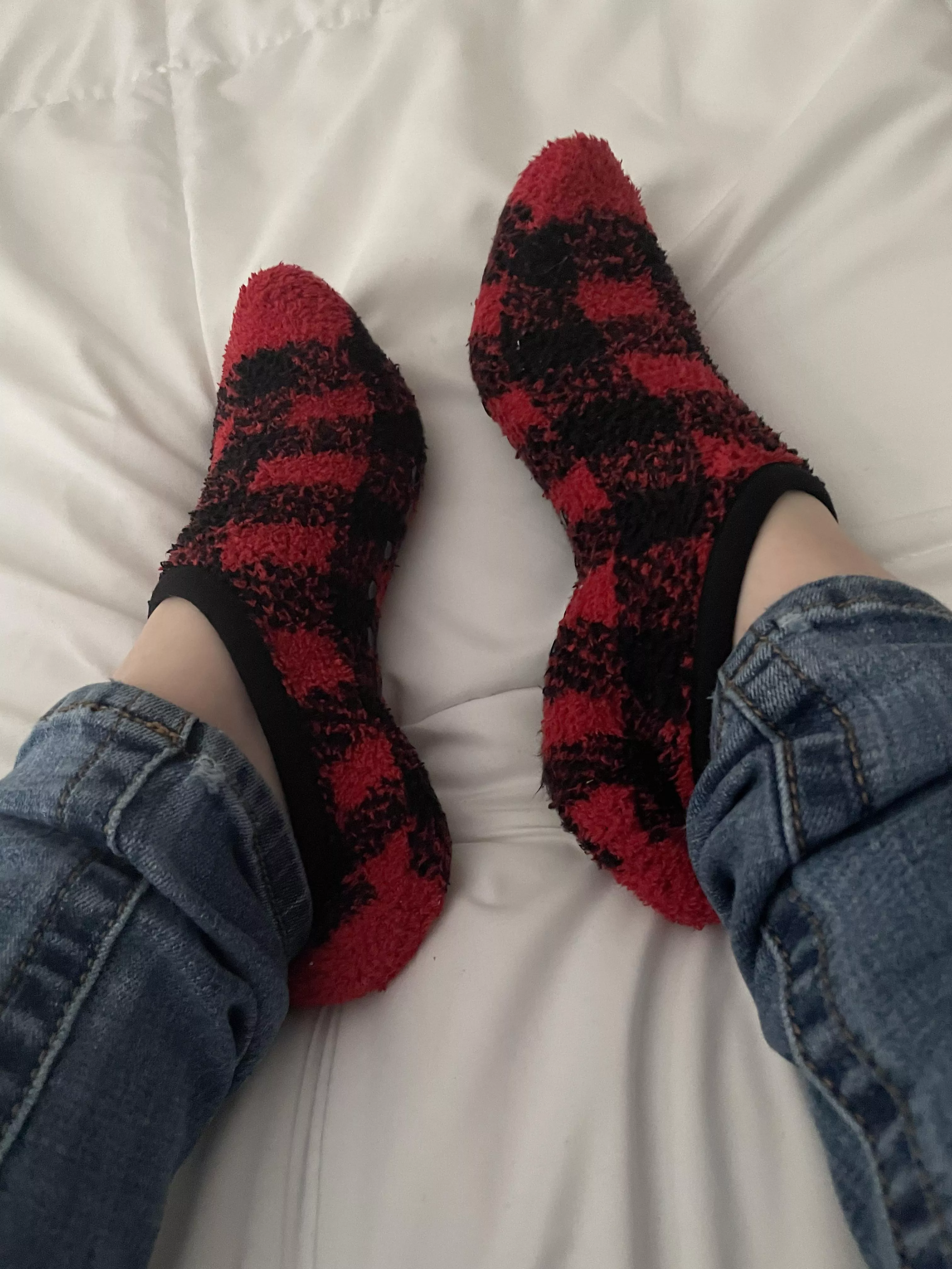 [selling] [usa]my fluffy red and black two day worn socks ! Hurry before they are gone 🤭 posted by SexyTink3