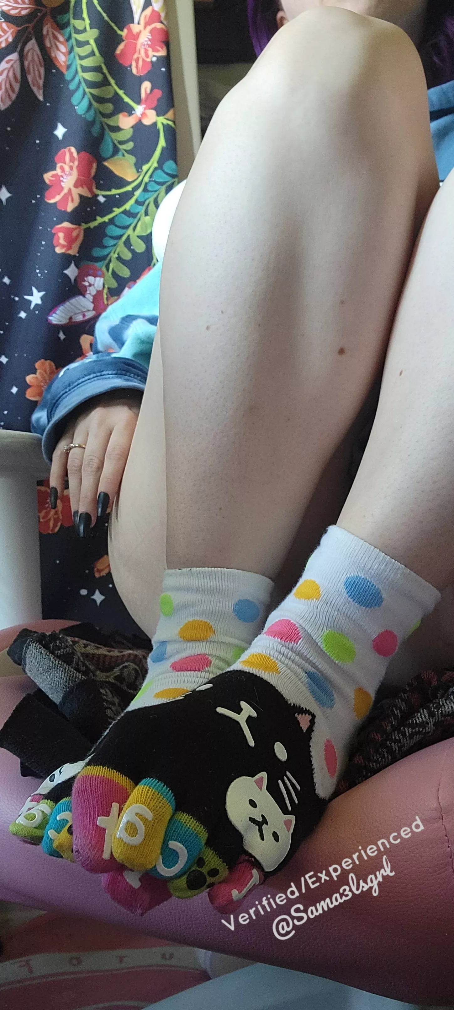 [SELLING] ⛧𝒜𝓋𝒶𝒾𝓁𝒶𝒷𝓁𝑒 𝒻𝑜𝓇 𝓌𝑒𝒶𝓇𝓈⛧ lots to choose from~lemme know what I can get dirty for you! 🖤🧦🖤 posted by Sama31sgrl