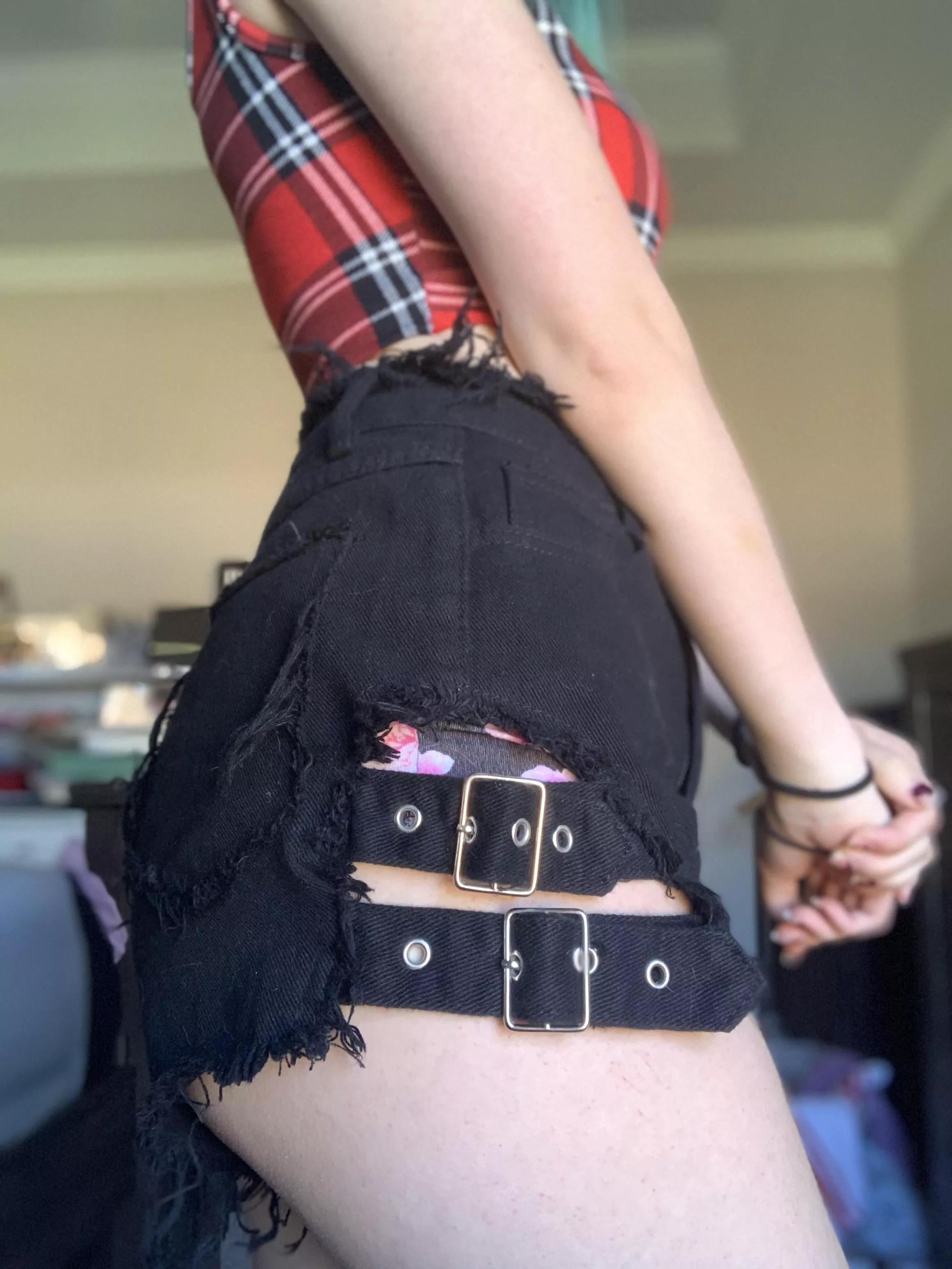 [selling][USA][f] ootd Peep my floral boy shorts! Running a SALE, any purchase made before the end of October gets a free cumming video in your panty💦💦 posted by sugarandcyanidee